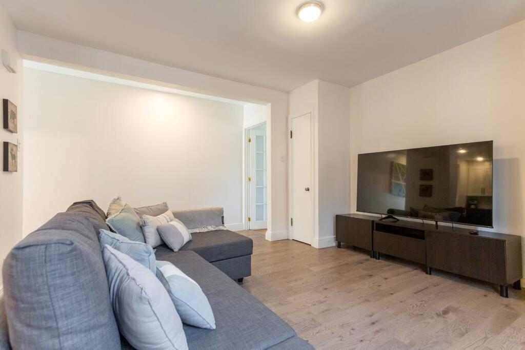 Free Parking, Beautiful 4 1/2- 2 Bedroom Apartment Монреаль Екстер'єр фото