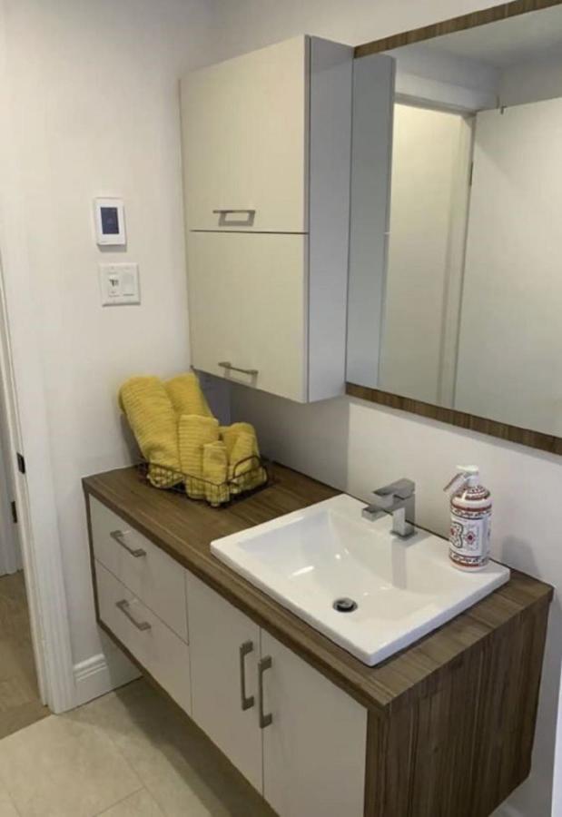 Free Parking, Beautiful 4 1/2- 2 Bedroom Apartment Монреаль Екстер'єр фото