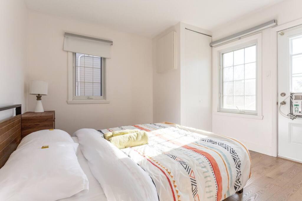 Free Parking, Beautiful 4 1/2- 2 Bedroom Apartment Монреаль Екстер'єр фото