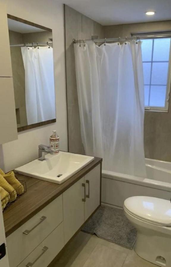 Free Parking, Beautiful 4 1/2- 2 Bedroom Apartment Монреаль Екстер'єр фото