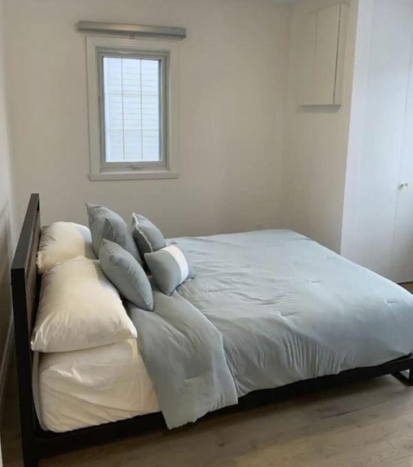 Free Parking, Beautiful 4 1/2- 2 Bedroom Apartment Монреаль Екстер'єр фото
